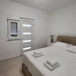 Room Natali